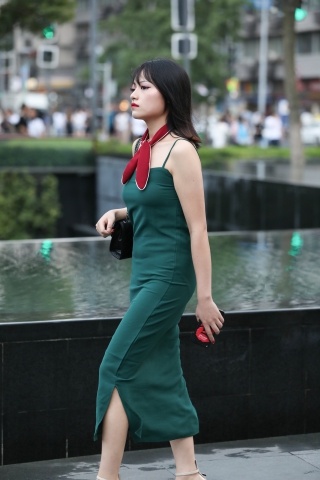 绿色长裙**